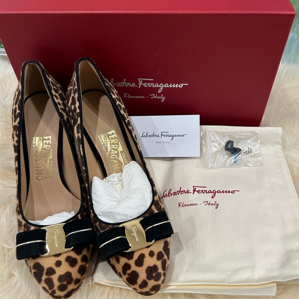 Auth Salvatore Ferragamo Pony Hair Leopard Vara Pumps – Size 37 (8 cm Heel,NIB)